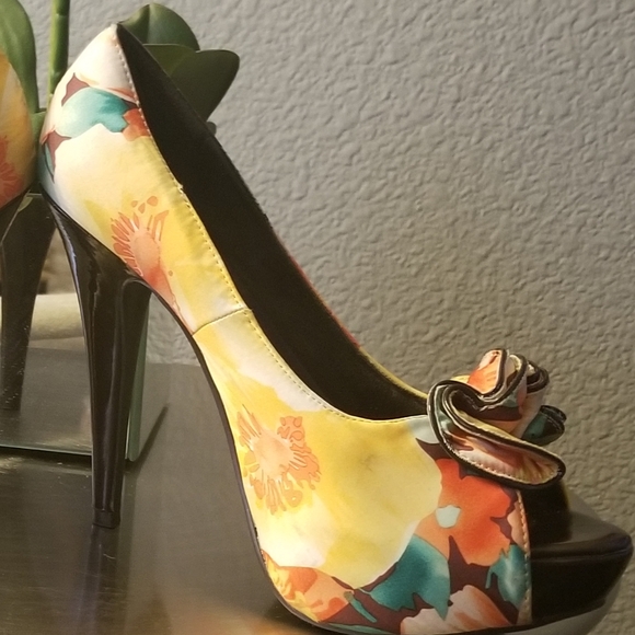 QUPID STILETTO PLATFORM HEELS SIZE 8 - Picture 5 of 12